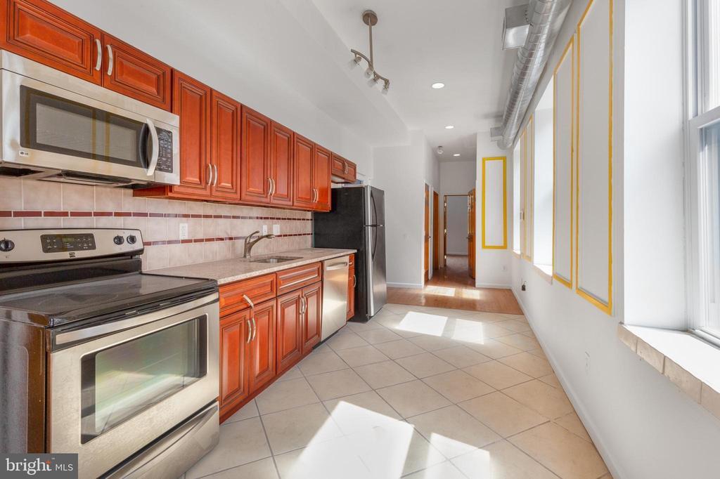 1704 W Girard Ave in Philadelphia, PA - Building Photo