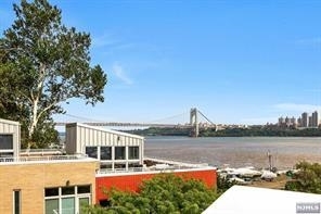 11 Vela Way in Edgewater, NJ - Building Photo - Building Photo