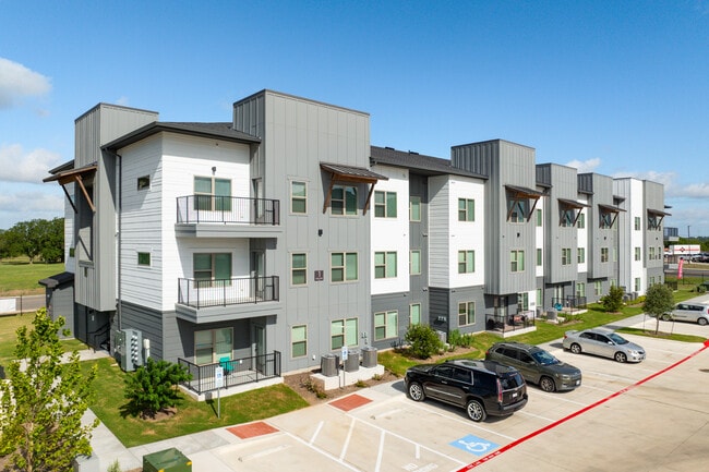 Enclave Creedmoor in Creedmoor, TX - Foto de edificio - Building Photo