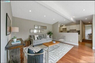 1700 Pearl St in Alameda, CA - Building Photo - Building Photo