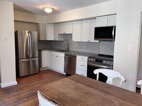 394 Broadway, Unit 3 in Somerville, MA - Foto de edificio - Building Photo