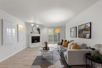 14200 NE 171st St, Unit B-104 in Woodinville, WA - Foto de edificio - Building Photo