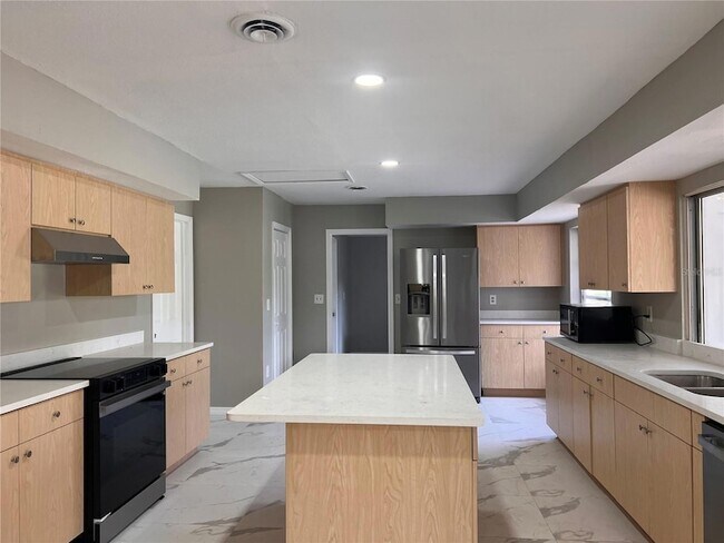 639 E Dearborn St in Englewood, FL - Building Photo - Building Photo