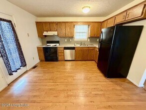 600 Ewing Ln in Jeffersonville, IN - Building Photo - Building Photo