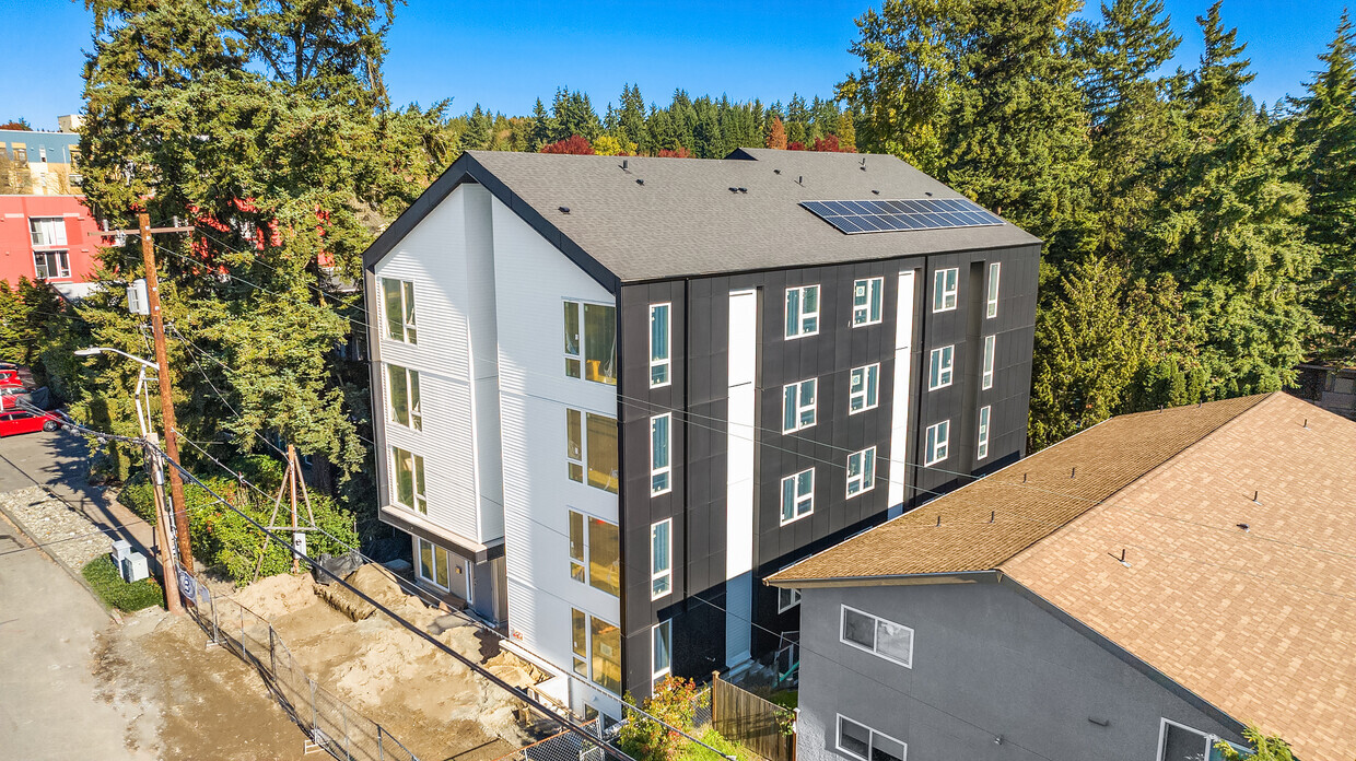 Lake City Lofts in Seattle, WA - Building Photo