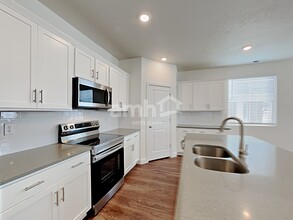 7401 S Copper Rim Dr in West Jordan, UT - Foto de edificio - Building Photo
