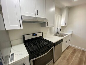 1645 W Adams Blvd in Los Angeles, CA - Building Photo - Building Photo