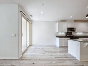 3180 E Yountville Dr in Ontario, CA - Foto de edificio - Building Photo