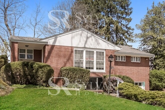 1312 Foxboro Dr in Monroeville, PA - Building Photo - Building Photo