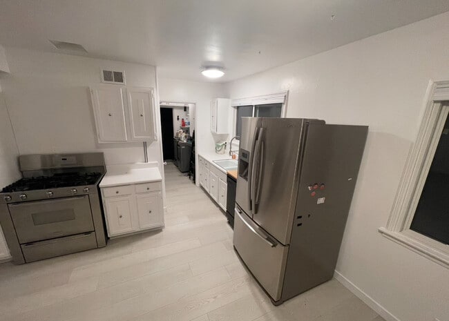 3204 Castle Heights Ave, Unit 3204 castle heights in Los Angeles, CA - Foto de edificio - Building Photo