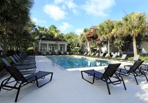 West Wind in Charleston, SC - Building Photo