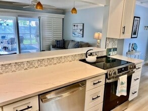 121 14th Ave N in Indian Rocks Beach, FL - Building Photo - Building Photo