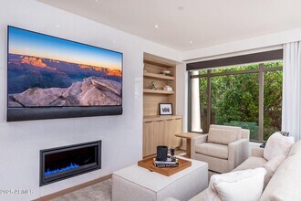 7175 E Camelback Rd in Scottsdale, AZ - Building Photo - Building Photo