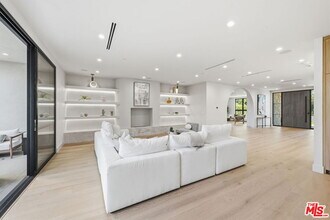 16643 Addison St in Los Angeles, CA - Building Photo - Building Photo