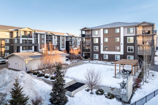 Maple Crest Place in Edmonton, AB - Building Photo - Building Photo