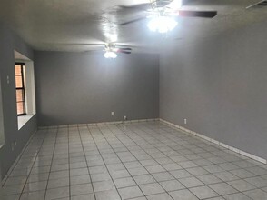 1018 Fruitvale Dr in Houston, TX - Building Photo - Building Photo