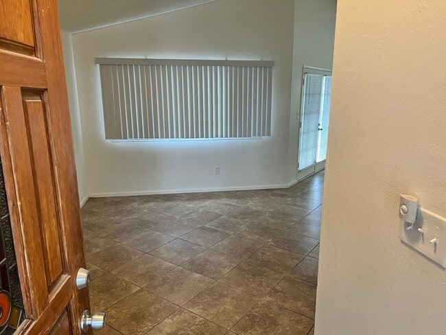 5409 Tupper Ct in Bakersfield, CA - Building Photo - Building Photo