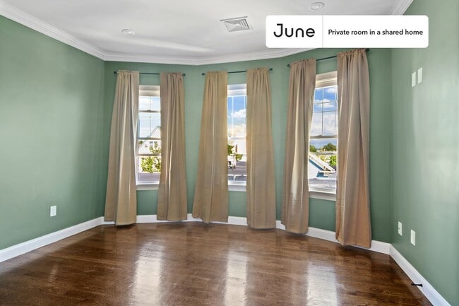 Private bedroom in 4 bed/1.5 bath Home in Boston, MA - Building Photo - Building Photo