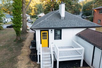 983 Washington St SW, Unit A in Atlanta, GA - Foto de edificio - Building Photo