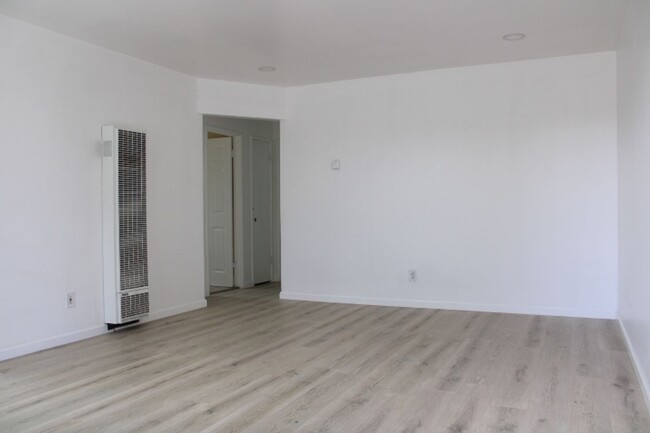 2292 Orleans Dr in Pinole, CA - Foto de edificio - Building Photo