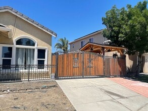 425 San Fernando St in Los Banos, CA - Building Photo - Building Photo