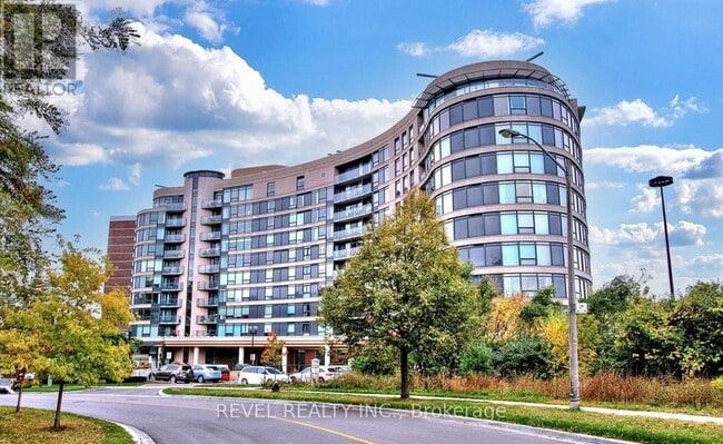 18 Valley Woods Rd in Toronto, ON - Building Photo - Building Photo