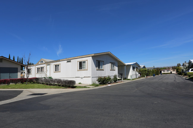 Ponderosa in Escondido, CA - Foto de edificio - Primary Photo