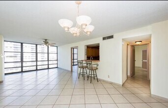 2049 S Ocean Dr, Unit 806 in Hallandale Beach, FL - Building Photo - Building Photo