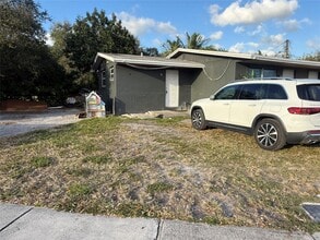 6019 Hayes St in Hollywood, FL - Building Photo - Building Photo