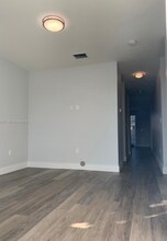 803 E 28th St in Hialeah, FL - Foto de edificio - Building Photo