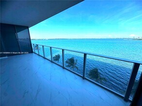 700 NE 24th St, Unit 303 in Miami, FL - Building Photo - Building Photo