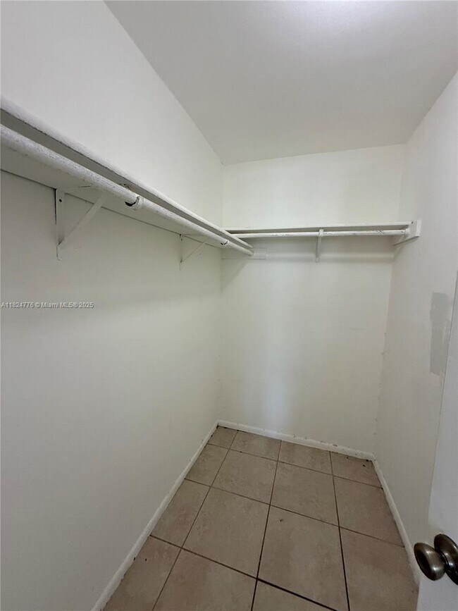 3963 NW 87th Ave in Sunrise, FL - Building Photo - Building Photo