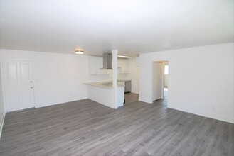 2425 E 5th St in Long Beach, CA - Building Photo - Building Photo