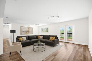 2904 Northeast Dr in Austin, TX - Building Photo