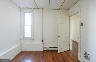 2127 Morris St in Philadelphia, PA - Foto de edificio - Building Photo