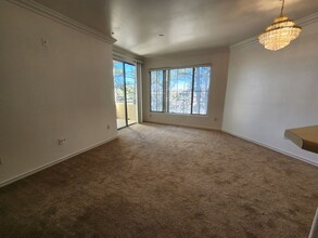 7189 S Durango Dr in Las Vegas, NV - Foto de edificio - Building Photo