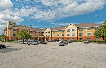 1075 Lake St in Hanover Park, IL - Building Photo - Building Photo