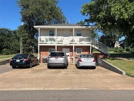 113 N 5th St in Weatherford, OK - Building Photo
