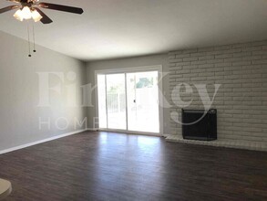 4423 E Pinto Ct in Phoenix, AZ - Foto de edificio - Building Photo