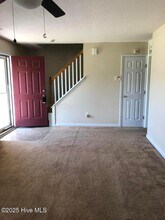 102 White Stone Ct in Jacksonville, NC - Building Photo - Building Photo