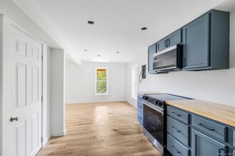 9 Dubois St-Unit -B in Kingston, NY - Building Photo - Building Photo