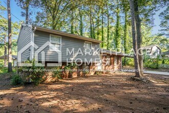 1051 Scott Rd in Riverdale, GA - Building Photo - Building Photo