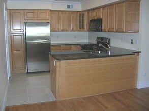 83 Market St, Unit 83B in Park Ridge, NJ - Building Photo - Building Photo