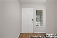 5023 Hook Dr in San Antonio, TX - Foto de edificio - Building Photo