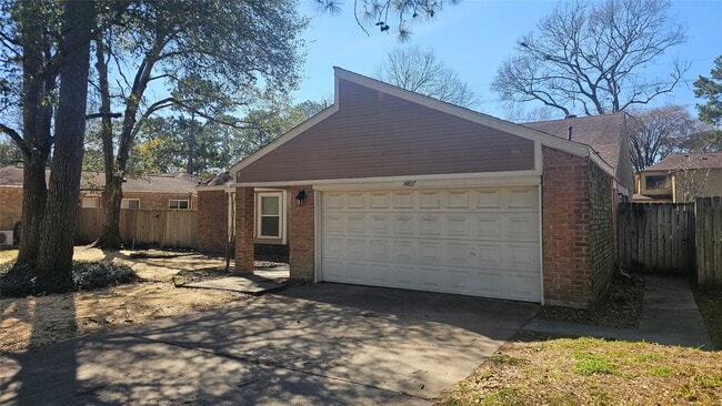 14807 Spring Lake Dr in Houston, TX - Building Photo - Building Photo