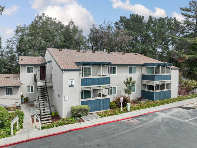 Valencia Terrace Apartments in Vallejo, CA - Building Photo - Building Photo