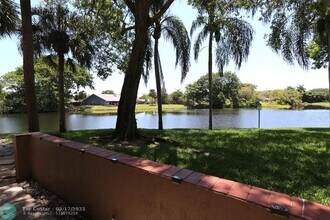 630 N University Dr in Plantation, FL - Foto de edificio - Building Photo