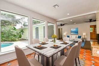 5015 Grape St in Houston, TX - Foto de edificio - Building Photo