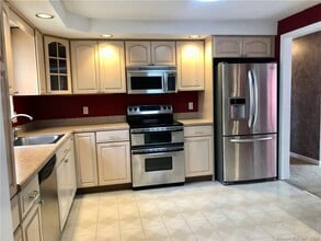 49 Cheshire Dr in South Windsor, CT - Building Photo - Building Photo