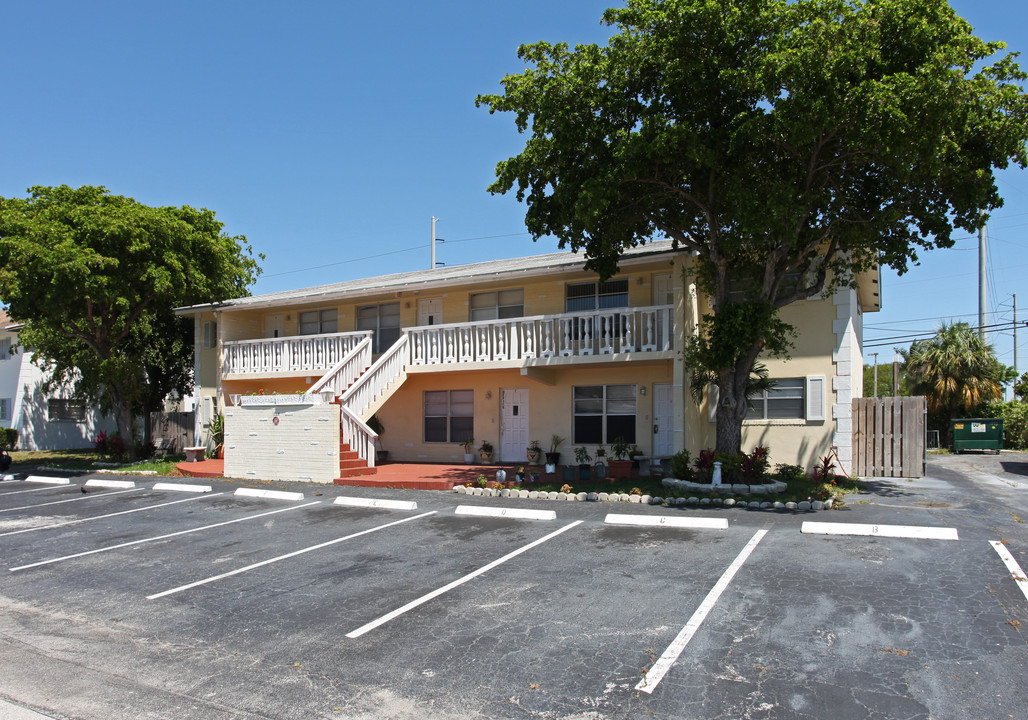 1033 NW 30th Ct in Wilton Manors, FL - Building Photo